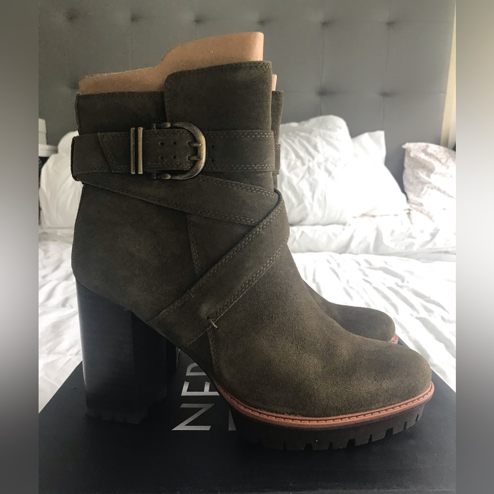 Gorgeous New in Box Naturalizer Lyra Green Suede Ankle Boots Size 8.5